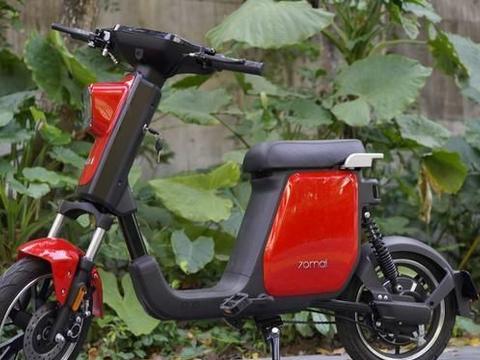 内置小爱同学，小米生态链的这款电动车，迷你版的特斯拉