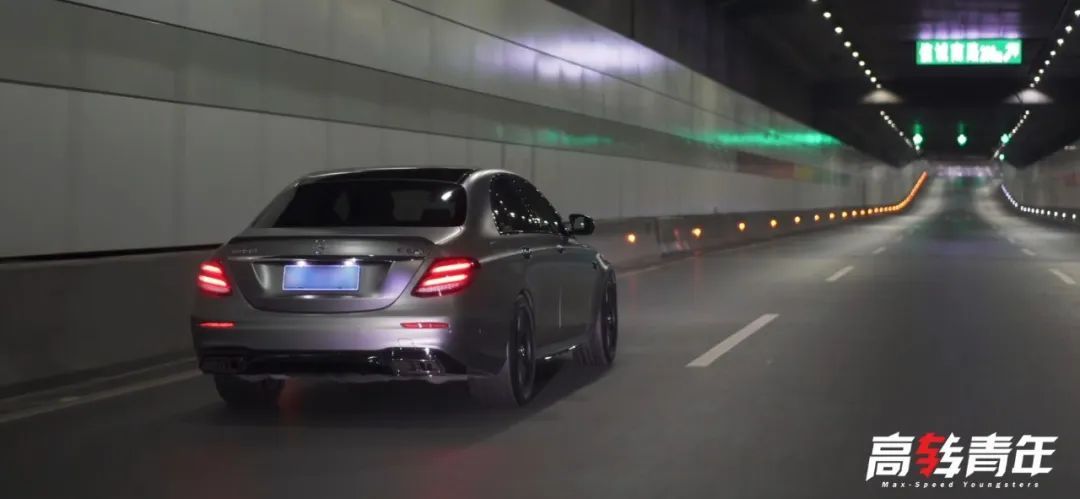 612匹的性能猛兽!AMG E63隧道秀声浪,我的耳朵怀孕了