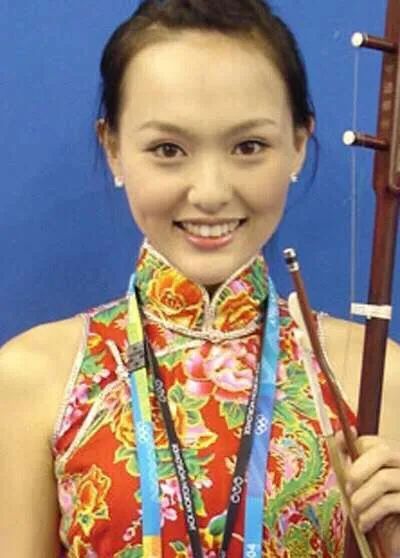 18岁她泳装照长腿吸镜!她嫁罗晋生曾经角色美出新高度
