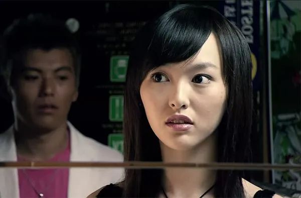 18岁她泳装照长腿吸镜!她嫁罗晋生曾经角色美出新高度