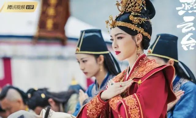 18岁她泳装照长腿吸镜!她嫁罗晋生曾经角色美出新高度