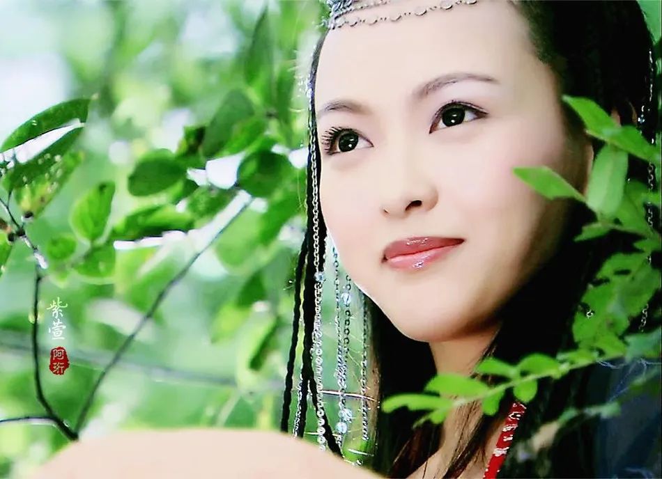 18岁她泳装照长腿吸镜!她嫁罗晋生曾经角色美出新高度