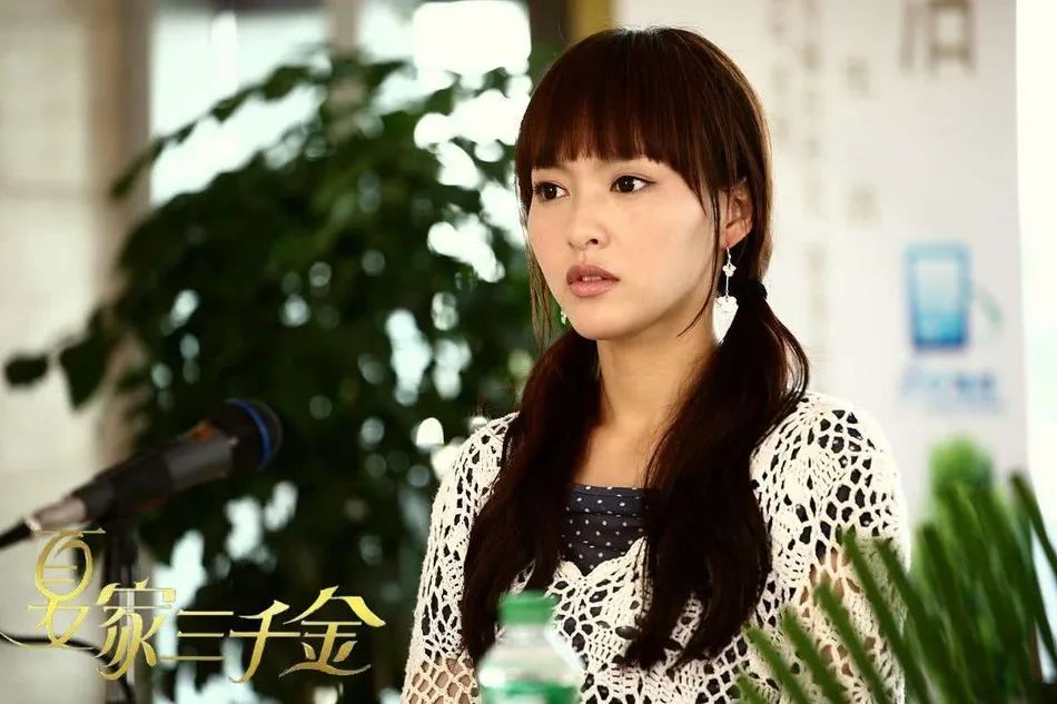 18岁她泳装照长腿吸镜!她嫁罗晋生曾经角色美出新高度