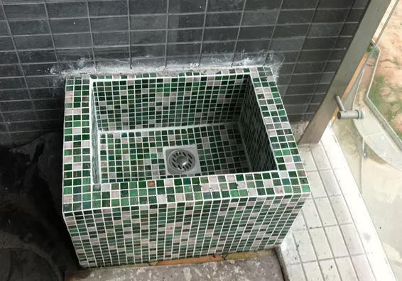露台装修,尽量别再砌"排水池",入住后用着碍事,看着让人闹心