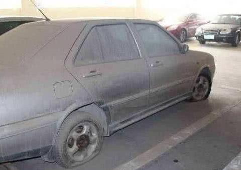 北京机场“僵尸车”，停车费20多万，员工：车主回来，一分不要
