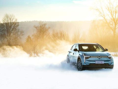 哪吒U上市，看到了新能源的希望，还是泡沫？