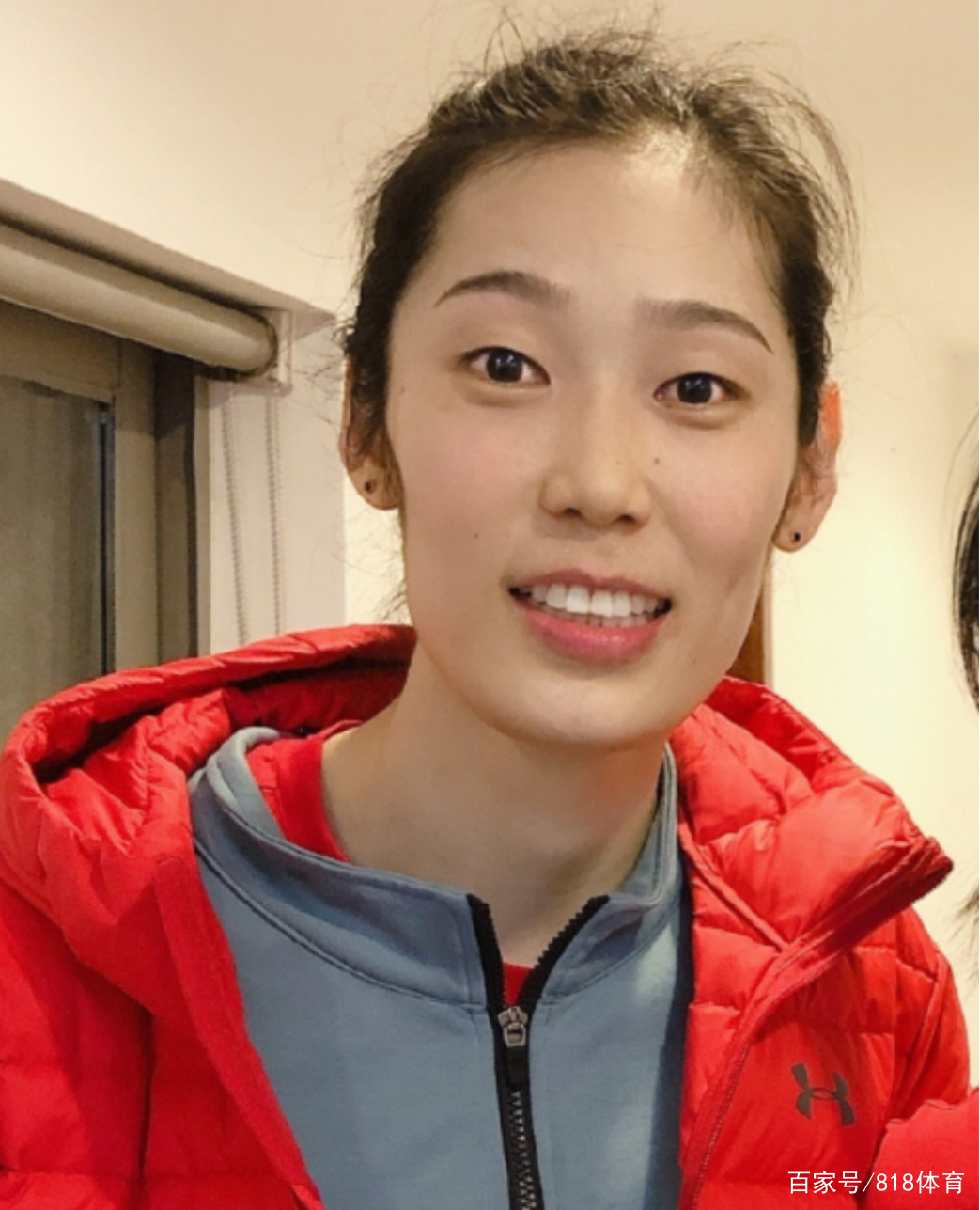 援汉女护士表白朱婷,防护服手绘婷队卡通,朱婷赠她签名t恤
