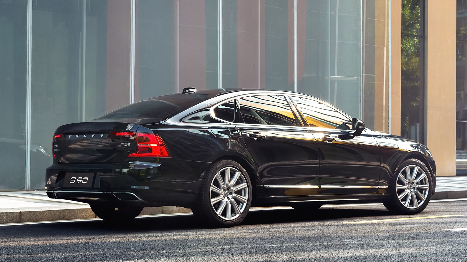 子弹说车丨结婚买车空间要大!4款中大型轿车你选谁?