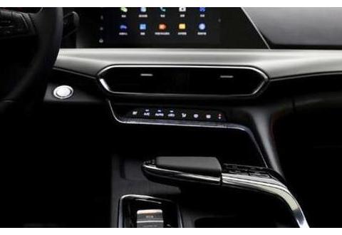 长安新车现身路试，看到实车后，众网友直呼：真正的“黑武士”