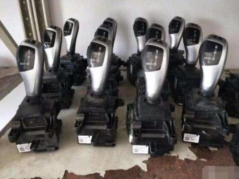 国5车库存泛滥，车企为何不降价止损？内行人：不是不想而是不能