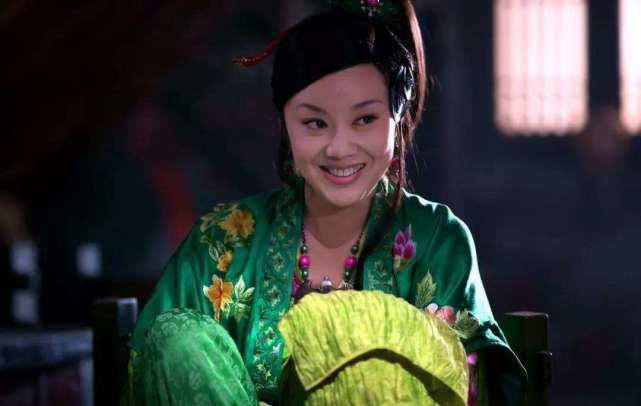 大器晚成的女星，离婚后恋上小11岁演员，如今49岁与女儿宛如姐妹