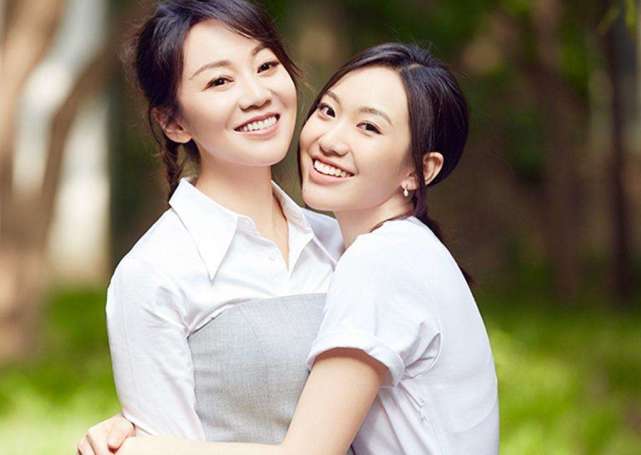 大器晚成的女星，离婚后恋上小11岁演员，如今49岁与女儿宛如姐妹
