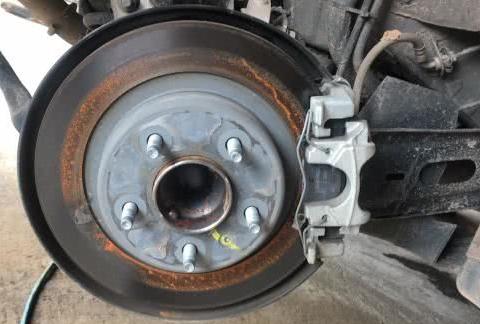 汽车保养就是换机油？这4个零件不换，等于白白浪费时间