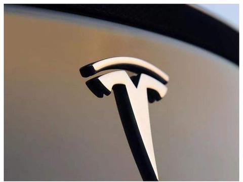 5年前买的特斯拉现在续航咋样？车主提到就气：90万花的真憋屈