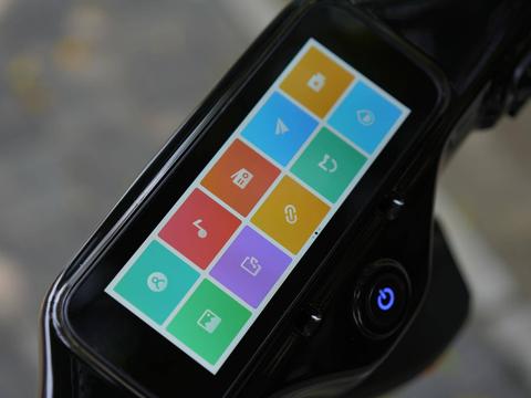 性能、颜值与科技并行，70迈智能电动车陪伴你