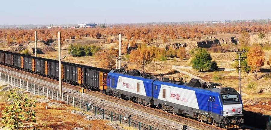 中国境内首条重载铁路兼煤运通道干线铁路——大秦铁路