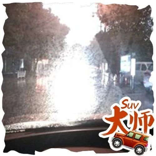 开了20年车都不知道！挡风玻璃这样“喷”一下，雨天开车更安全！