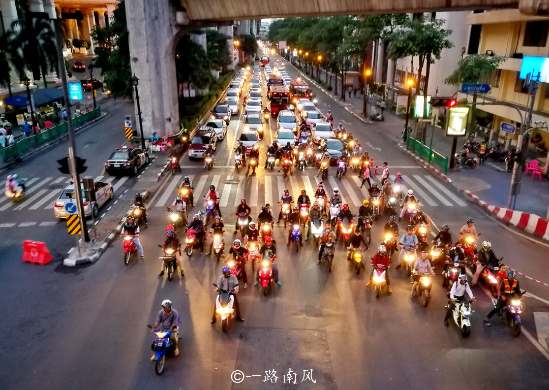 泰国之旅第7集：仅需266元就能爽一天，这里真是摩托车的天堂！_凤凰网汽车_凤凰网