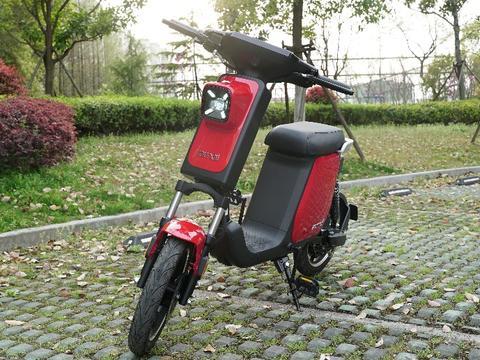 70迈智能电动车非同一般，续航70公里，智能控制，6.8英寸大屏