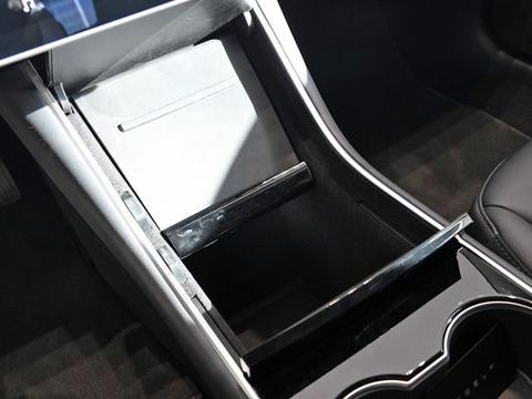 又一豪车来搅局！配无框门比A4L漂亮，自动驾驶破百5s