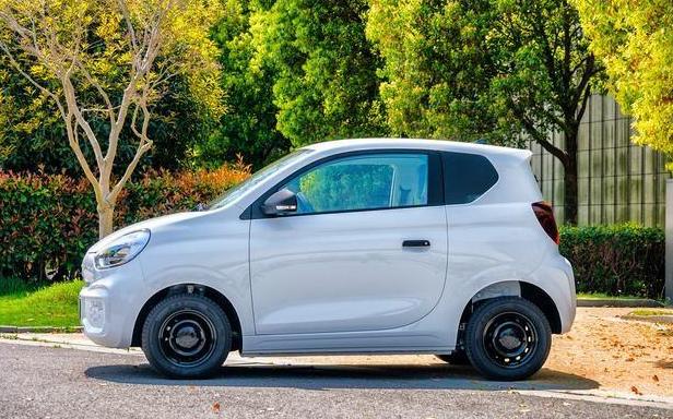 上汽科莱威CLEVER上市售价5.9999万,NEDC续航260Km轴距2000mm