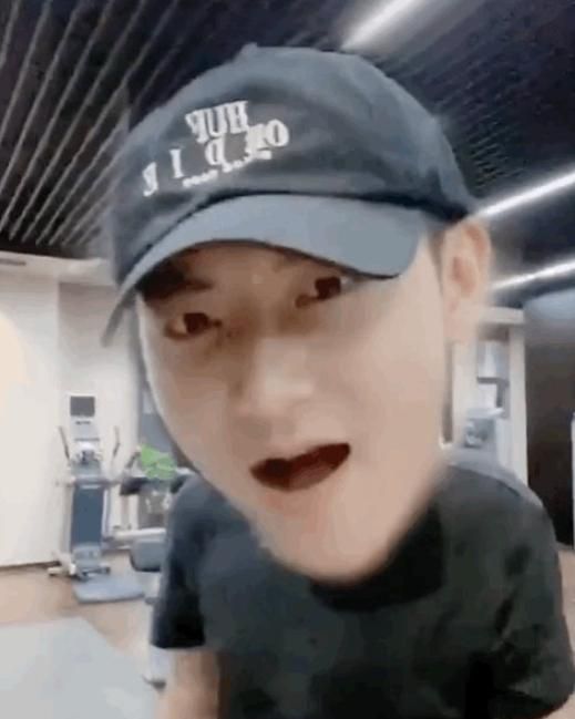 爱豆的沙雕自黑照 李现胡歌鹿晗一个比一个狠 网友看完笑断气