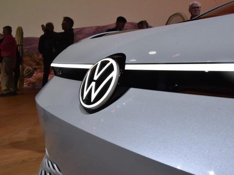 大众再甩“王炸”！豪华内饰远超特斯拉，配发光车标，网友：要火