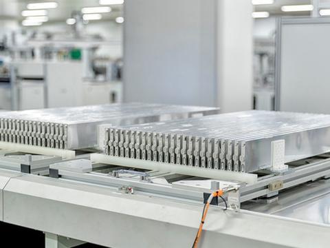 让电动车告别“自燃”，比亚迪刀片电池强在哪？