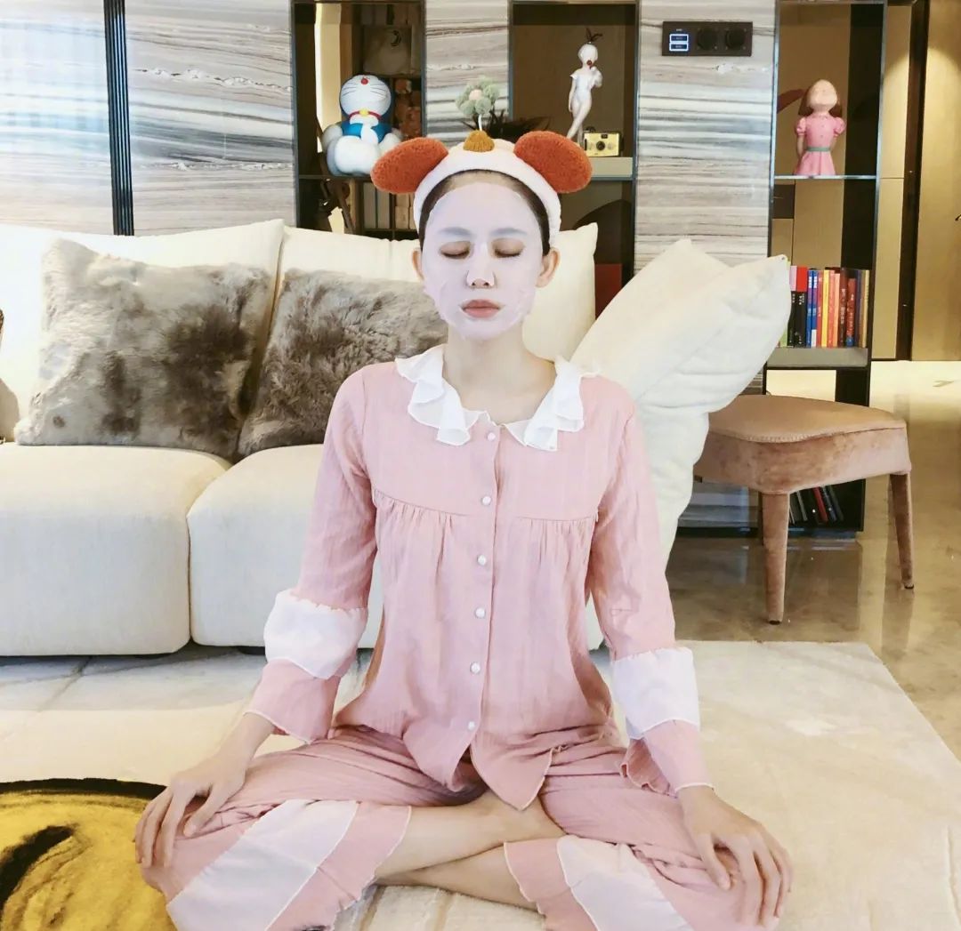 特殊时期,终于看见爱豆“宅家”的真实私服了