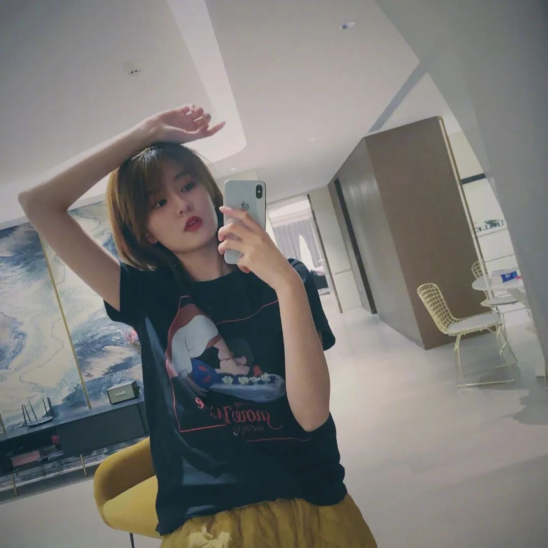 特殊时期,终于看见爱豆“宅家”的真实私服了