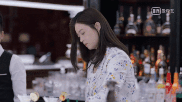 「爱撩专访」蒋欣含蓄表达“想吃零食”的意愿,网友:不愧是她