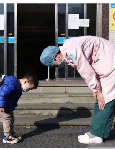 泰国回国女子拒绝隔离破口大骂:“你要脸吗?” 泰国回国女子拒绝隔离破口大骂:“你要脸吗?”