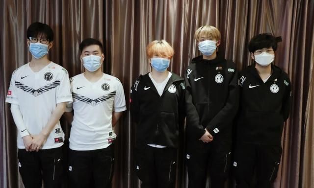 IG赛后采访,队员们“圣经式”发言笑出声,乐言真就铁憨憨了呗