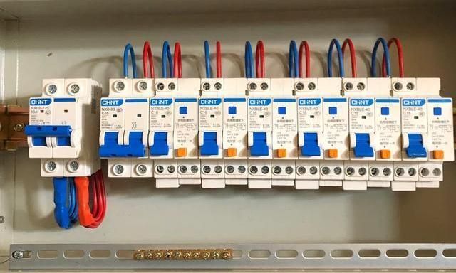 三相空开接二相方法图,380v改220v电箱接线图 家里是三相电入户,如何改成单相电?空开怎么安装?注意