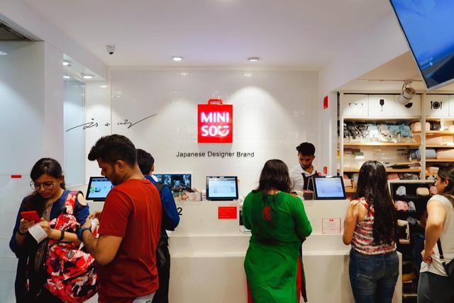 实拍印度首都新德里的中国品牌超市,人满为患,印度人都来抢着买
