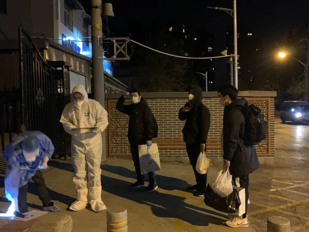 泰国回国女子拒绝隔离破口大骂:“你要脸吗?” 泰国回国女子拒绝隔离破口大骂:“你要脸吗?”