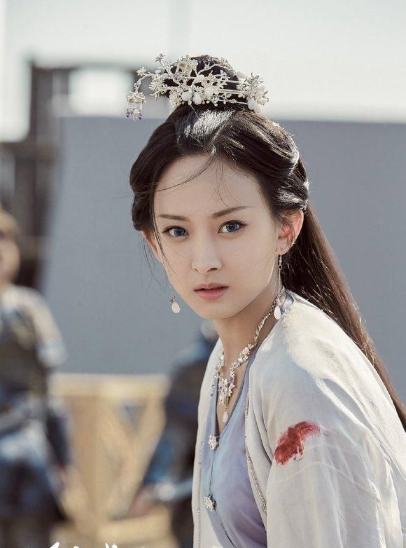 《九州天空城2》中的杜纤音人设像“白飞飞”,且撞脸杨幂赵丽颖