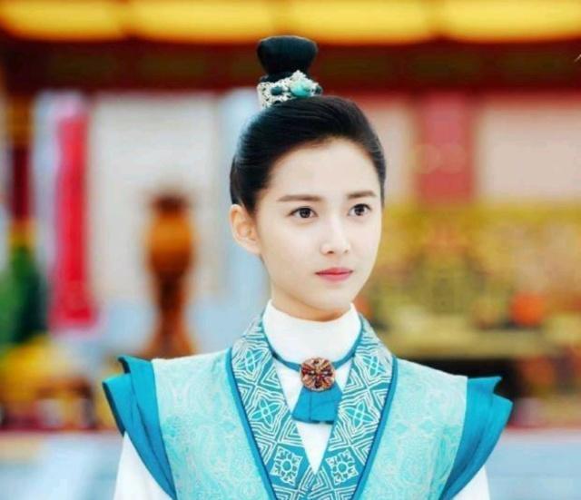 女扮男装哪家强?热巴这发型有点尴尬,鞠婧祎真让人服气啊