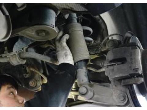 养车只会换机油？老司机：这四种零件要是不换，有啥鸟用？