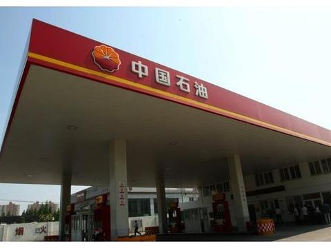 交警再三警告：遇到这样的加油站请直接举报，很多车主因此上当