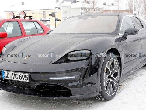 保时捷Taycan Cross Turismo惊现街头 如此夸张尾灯竟是层贴纸！