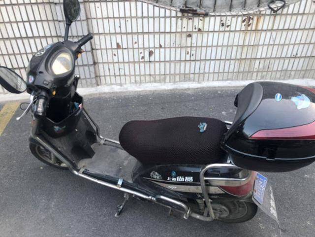 电动车电瓶寿命将尽先别换新，修车工教你两招，花几块钱自己搞定