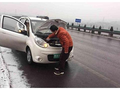 一场大雪后，新能源汽车“原型毕露”？车主：这车冬天不能开！