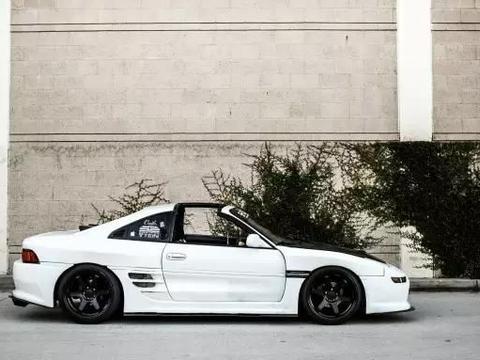 穷人法拉利 小宽体丰田MR-2