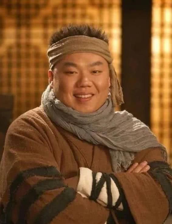 2005年,姜超在古装情景喜剧《武林外传》中饰演了专情憨厚的厨子李