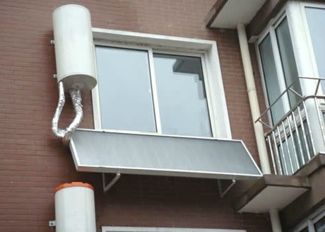 越来越多人在阳台上装热水器用过就知好用真懊悔没早些发觉