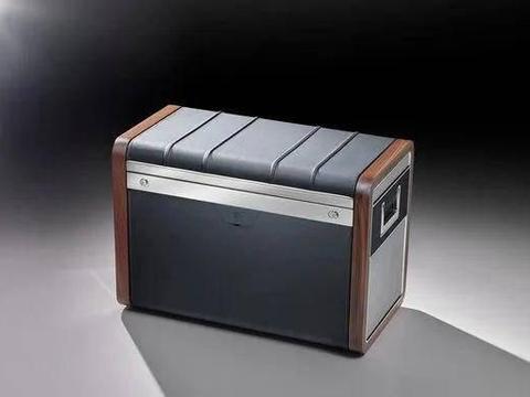 劳斯莱斯卖箱包了，4.6万美刀一套