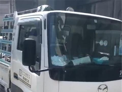 日本实拍“马自达标”卡车，2.0L排量，前轮还比后轮大