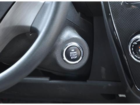 开了八九年车才知道，一键启动还有这么多功能，别再浪费了！