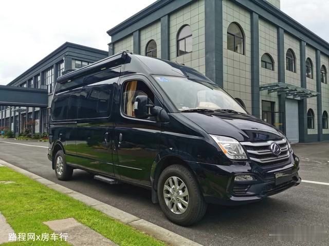 沉稳内敛风的盟旅大通房车,国六自动档,两种布局,19.8万起售